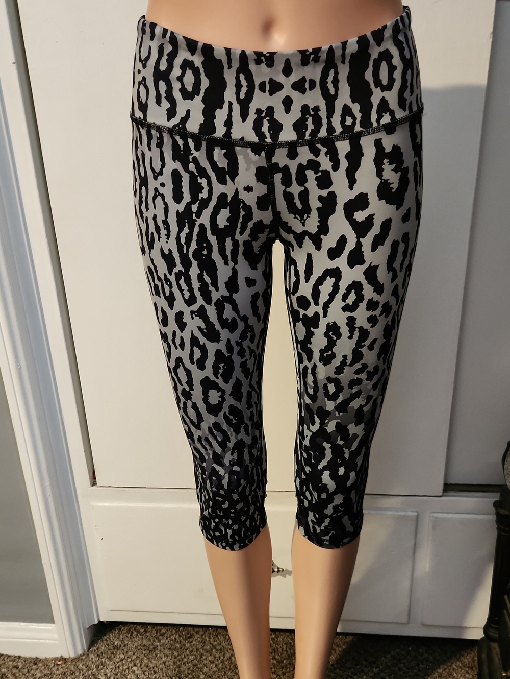 Zella Light Gray Athletic Capri Leggings